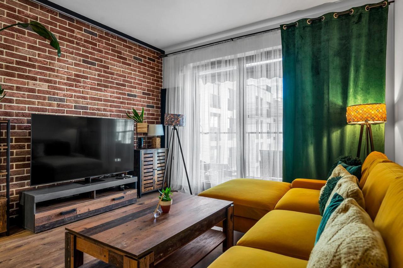 Stylish Airport Business Apartments Parking Balcony by Rentujemy — 4-Star Luxury Hotel in Warsaw, Poland