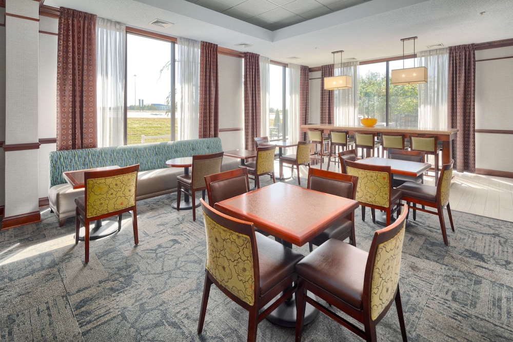 Hampton Inn Louisville Northeast - photo 32