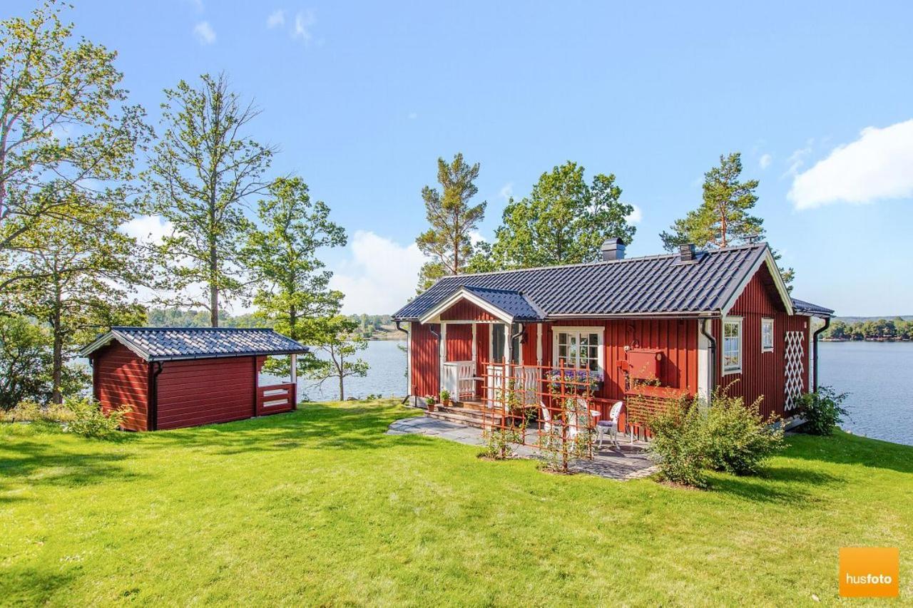 Ekudden. Idylliskt Nara Sjo. Egen Strand. — hotel in Rimforsa