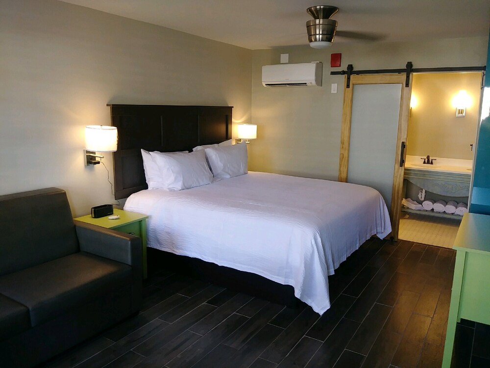 Seven Hills Suites - photo 7