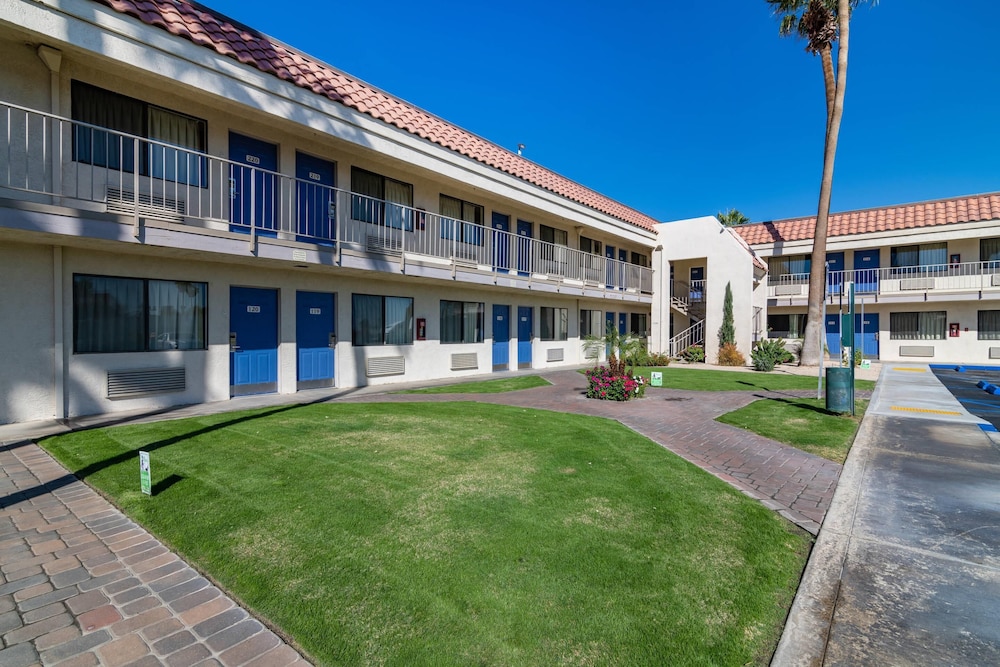 Rodeway Inn & Suites Thousand Palms Rancho Mirage - photo 40