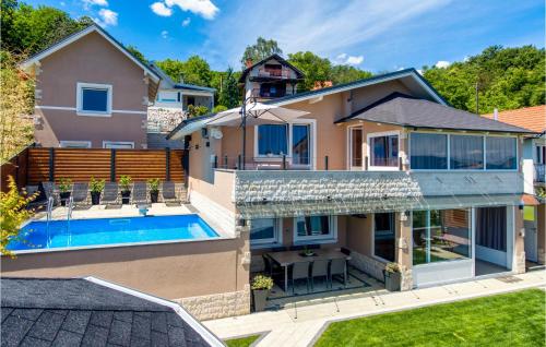 Cozy Home In Novi Marof With Sauna — 4-Star Luxury Hotel in Novi Marof, Croatia