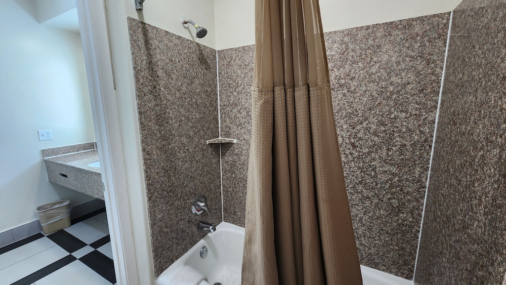 Scottish Inns & Suites Sam Houston Pkwy - photo 21