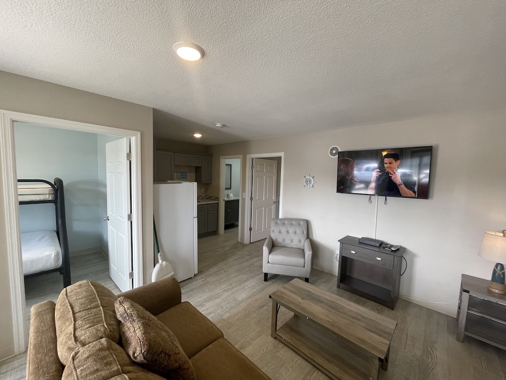 The Coastal Inn and Suites - photo 12