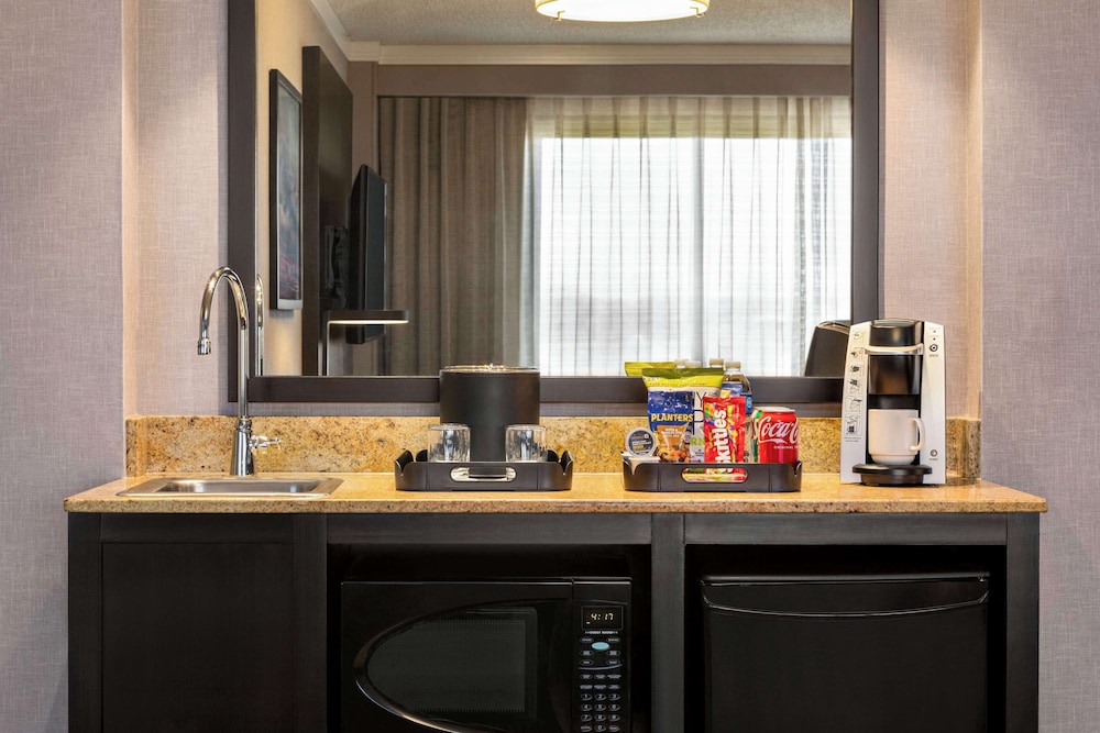 Embassy Suites by Hilton Kansas City Overland Park - photo 10