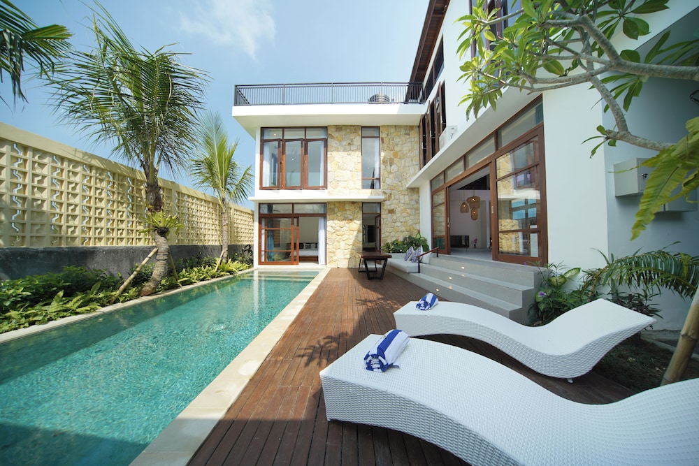 Floro Villa Canggu by Dhananjaya Hospitality — 4-Star Luxury Hotel in Bali, Indonesia