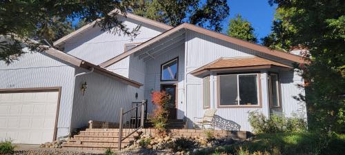 Brummett Lodge Winter Special Ends 51226 — 4-Star Luxury Hotel in Bass Lake, United States