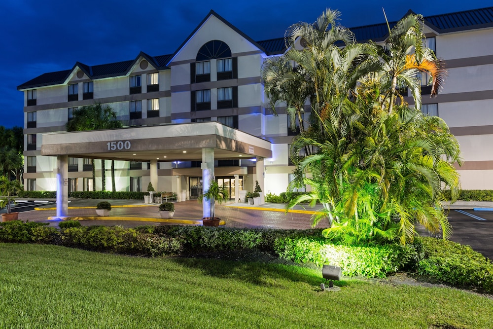 Holiday Inn Express & Suites Ft. Lauderdale N Exec Airport an IHG Hotel - featured photo