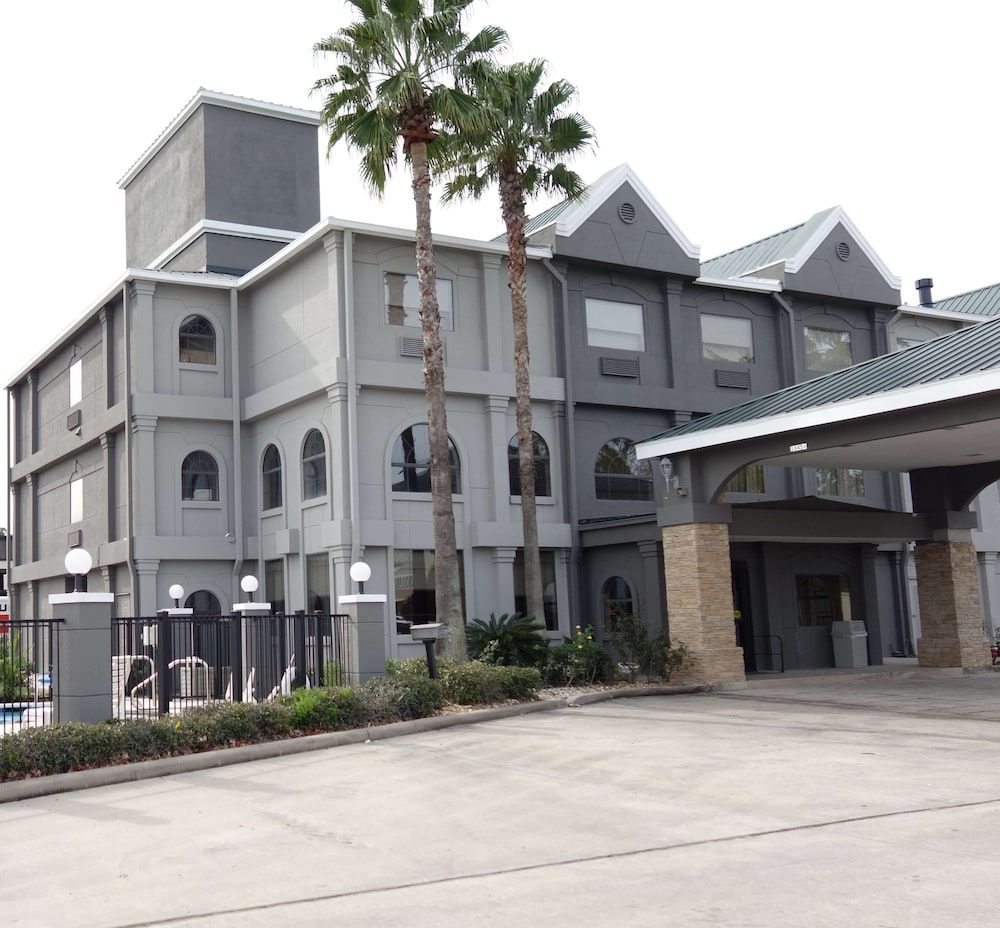 Baymont Inn and Suites by Wyndham The Woodlands - photo 32