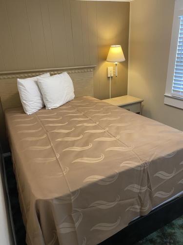 The Admiral Hotel Motel - photo 21