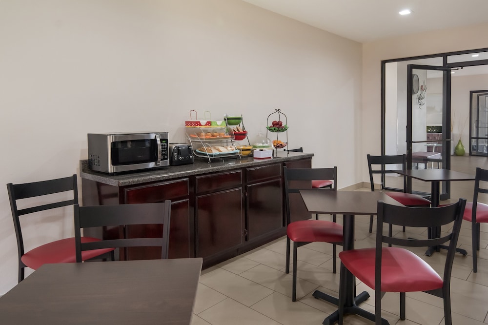 Red Roof Inn Terrell - photo 35