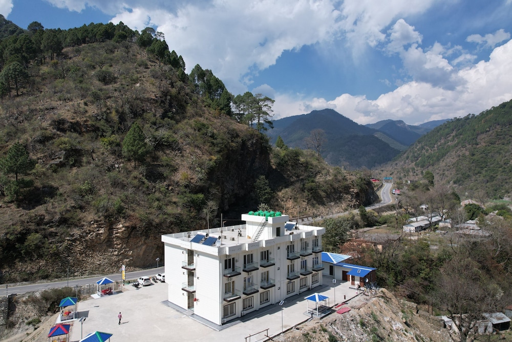 Hotel Hill River View Resort in Uttarkashi, India