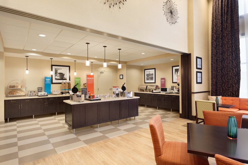 Hampton Inn & Suites Philadelphia Montgomeryville - photo 18