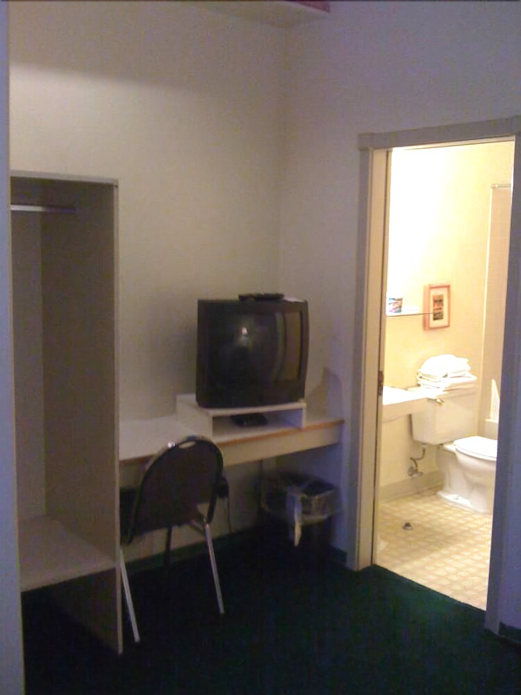 Chelsea Inn Hotel - photo 20
