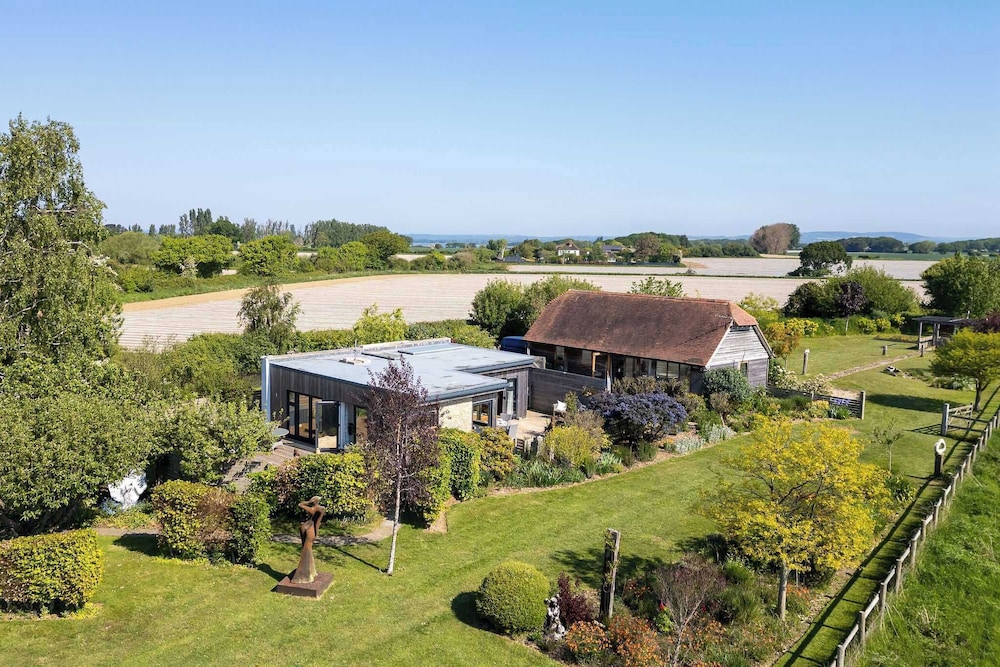 Spacious Coastal Retreat for 10 in West Wittering in Chichester, United Kingdom