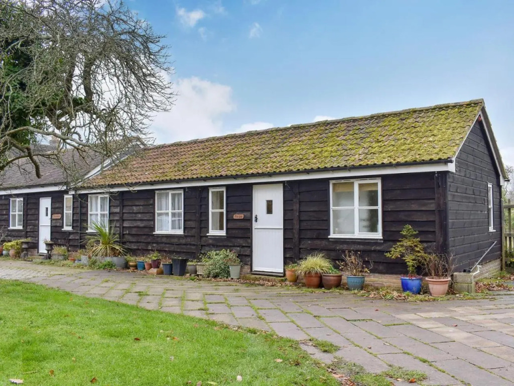 Rose Cottage W41462 — 4-Star Luxury Hotel in Sturminster Newton, United Kingdom