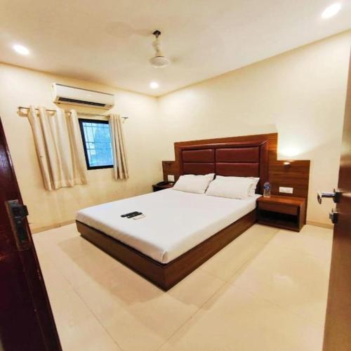 Avion Palace Near Bombay Exhibition Centre