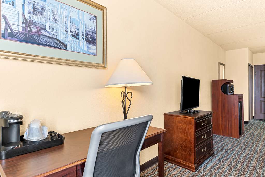 Best Western Holiday Manor - photo 17