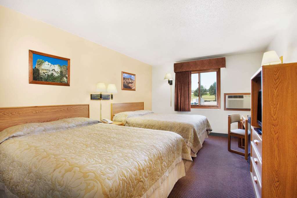 Super 8 by Wyndham Hot Springs - photo 16
