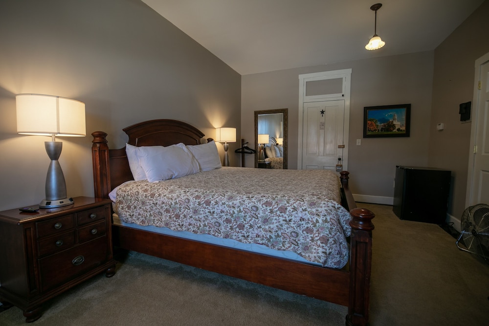 Nauvoo Temple House Hotel - photo 46