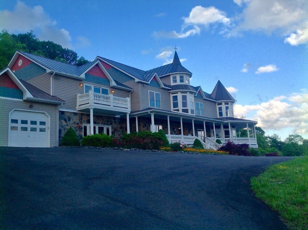 Skyline Vineyard Inn - photo 59