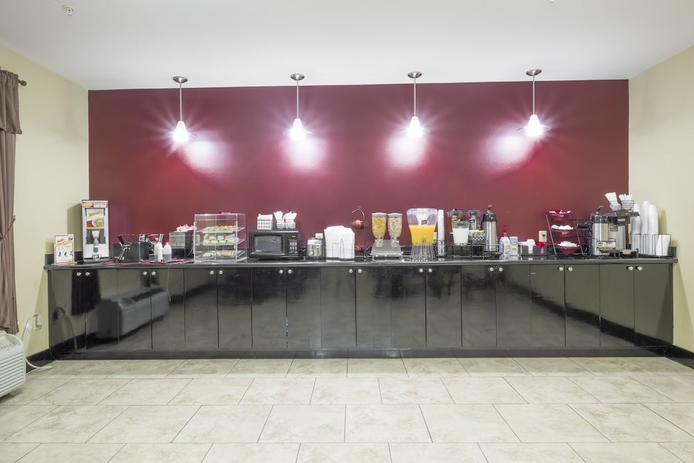 Red Roof Inn & Suites Lake Charles - photo 29