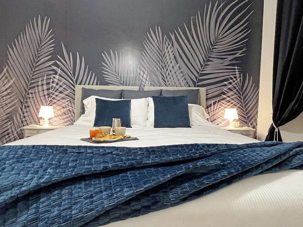 Happy Family Apartments Luccoli — 4-Star Luxury Hotel in Genoa, Italy