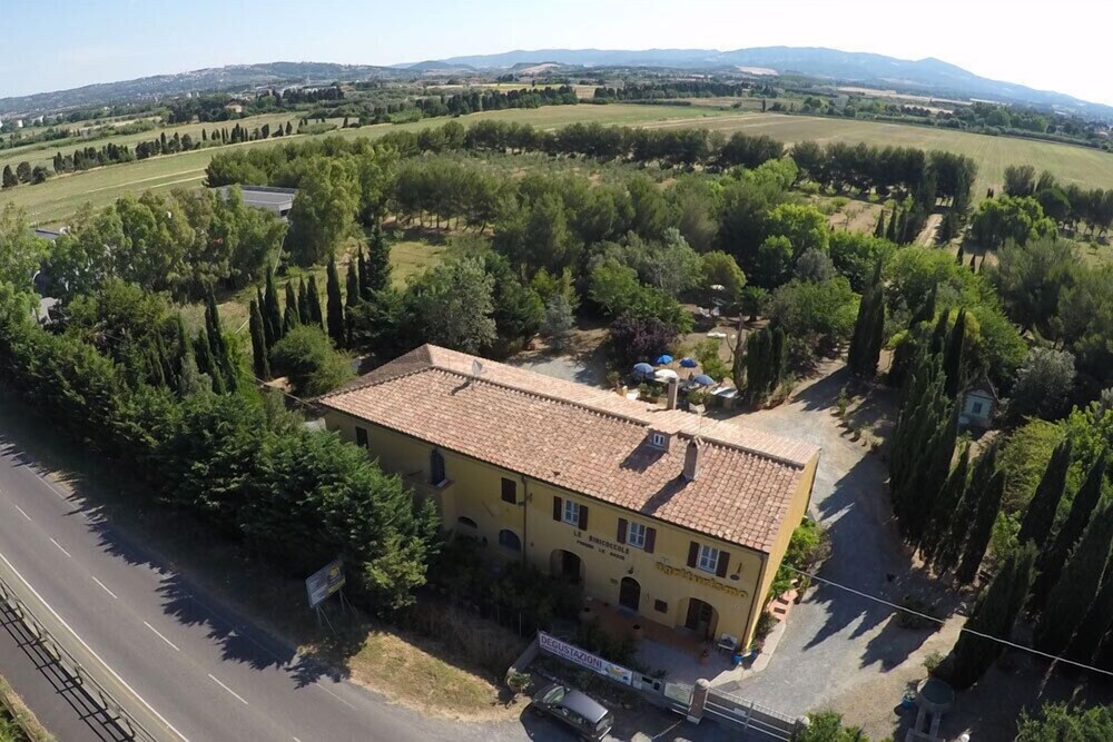 Agriturismo Le Biricoccole — 4-Star Luxury Hotel in Vada, Italy