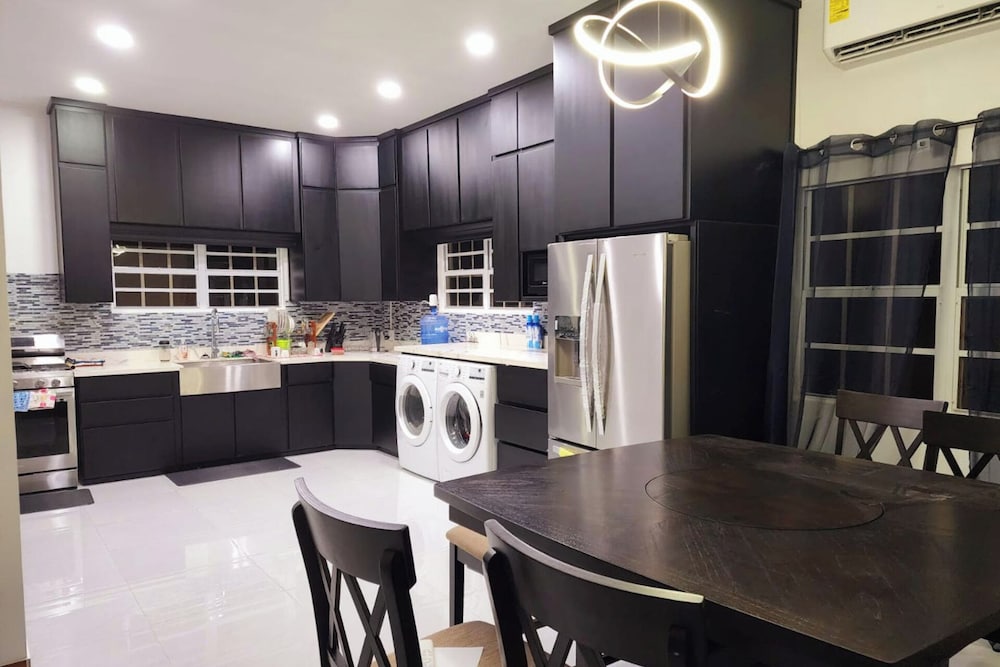 5 Bed Villa Sleeps 10 with Jacuzzi — 4-Star Luxury Hotel in Georgetown, Guyana