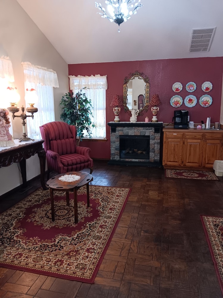 Victorian Inn - photo 2