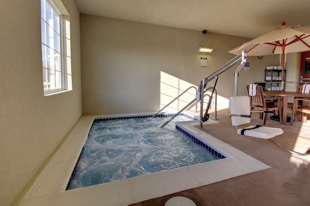 Cobblestone Hotel & Suites Newton - photo 28