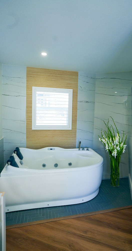 Ivory Sands Beach Suites - photo 9