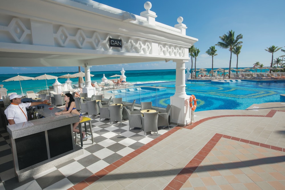 Poolside bar