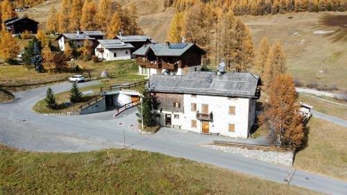 Appartamenti Chestel — 4-Star Luxury Hotel in Livigno, Italy