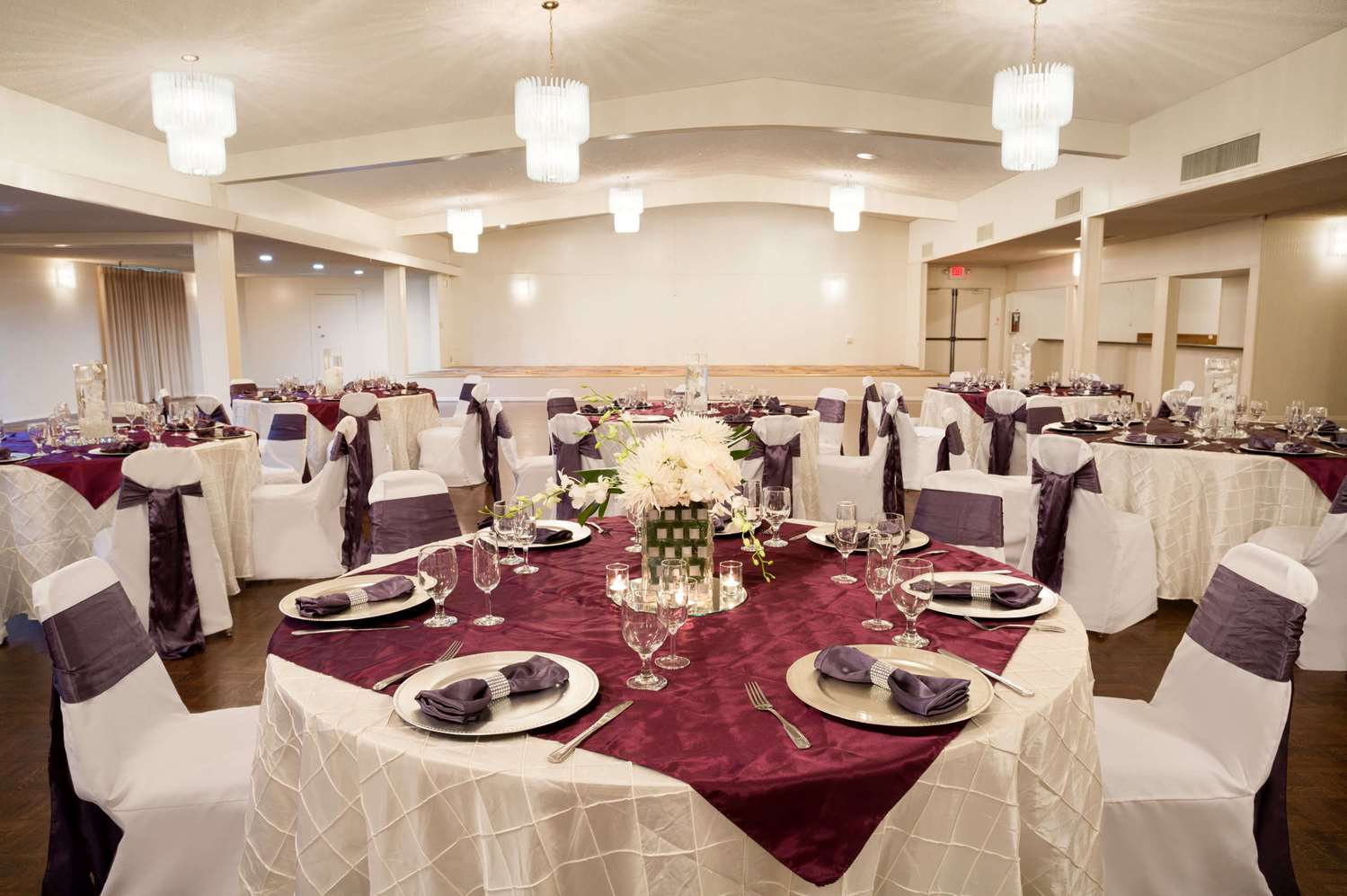Ramada Hotel and Conference Center by Wyndham San Diego North - photo 10