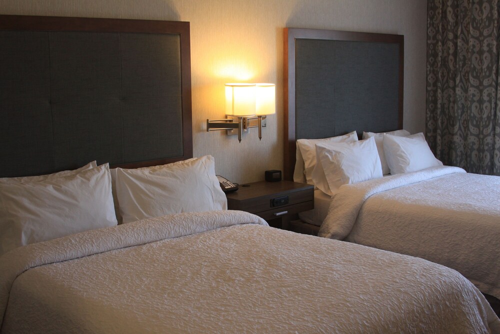 Hampton Inn Pratt - photo 2
