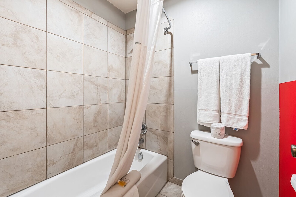 Super 8 by Wyndham Ontario - photo 17