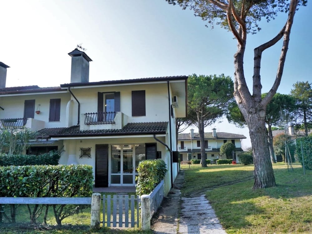 Villa in Caorle Near Spiaggia Tartaruga — 4-Star Luxury Hotel in Caorle, Italy