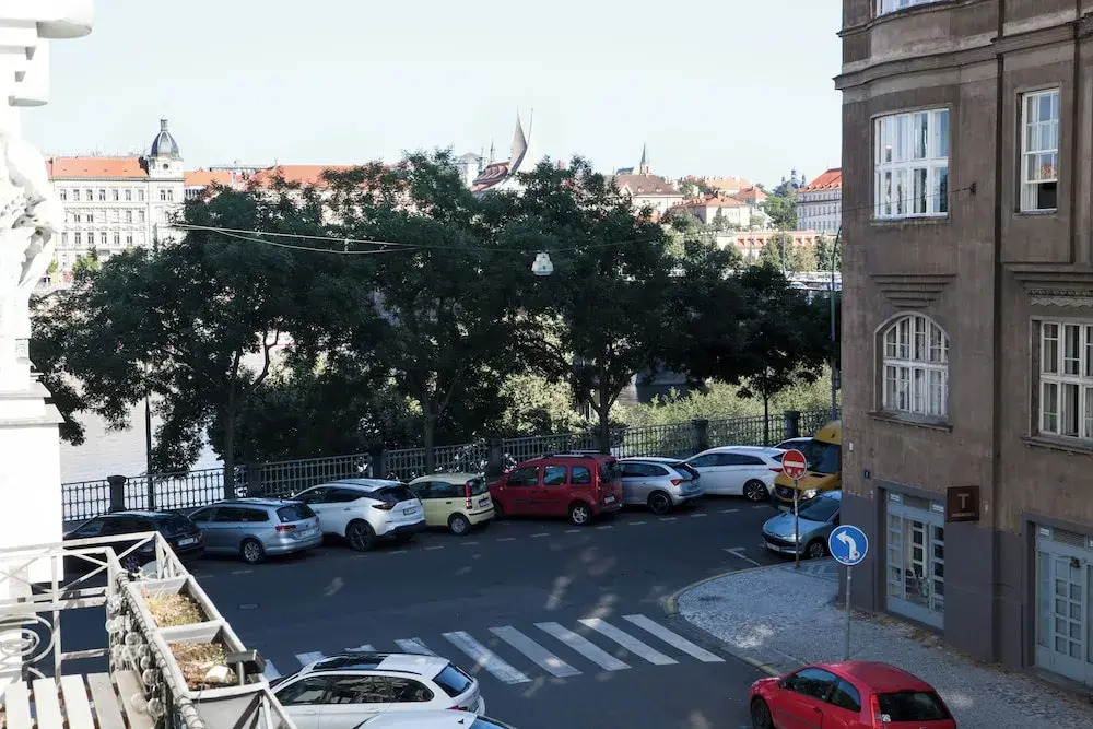 2 Bed Flat Sleeps 9 Pets Smoking on terrace — 4-Star Luxury Hotel in Prague, Czech Republic