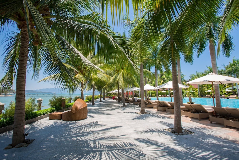 Diamond Bay Resort & Spa — 4-Star Luxury Hotel in Nha Trang, Vietnam
