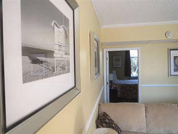 Memorial Inn and Suites - photo 11