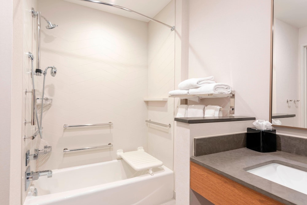 Fairfield Inn & Suites by Marriott Fair Oaks Farms - photo 41