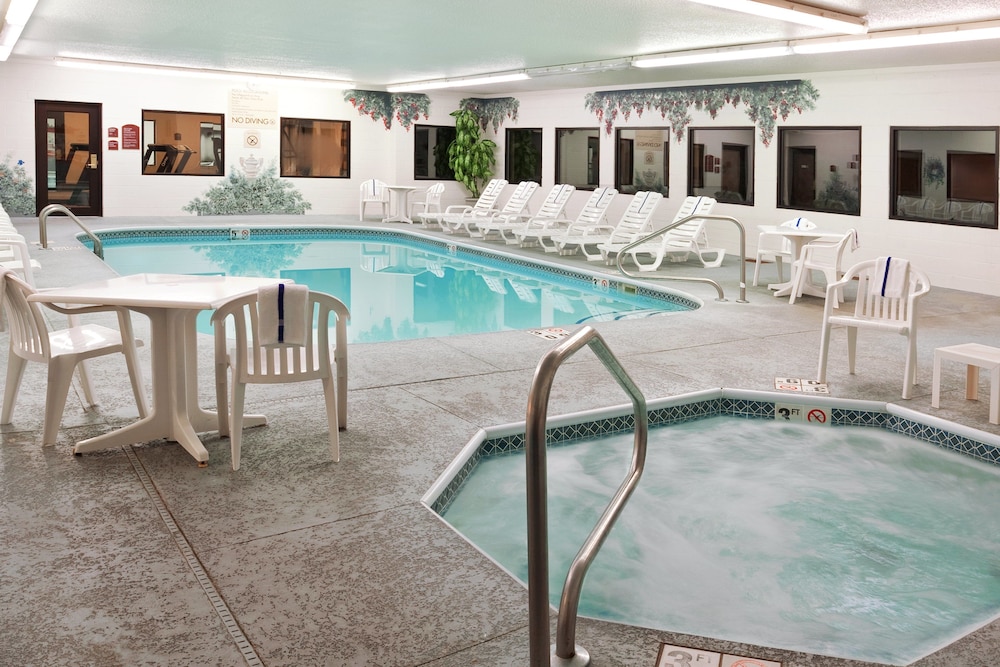 Holiday Inn Express & Suites Alliance by IHG - photo 27