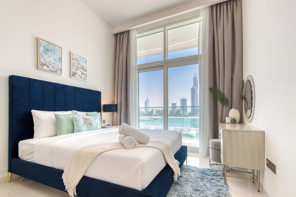 Luxury Beach Front Apartment — 4-Star Luxury Hotel in Dubai, United Arab Emirates
