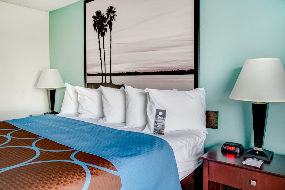 Super 8 by Wyndham St. Petersburg - photo 4