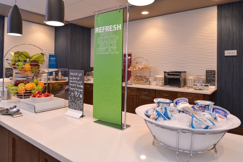 Hampton Inn & Suites Cincinnati Mason - photo 43