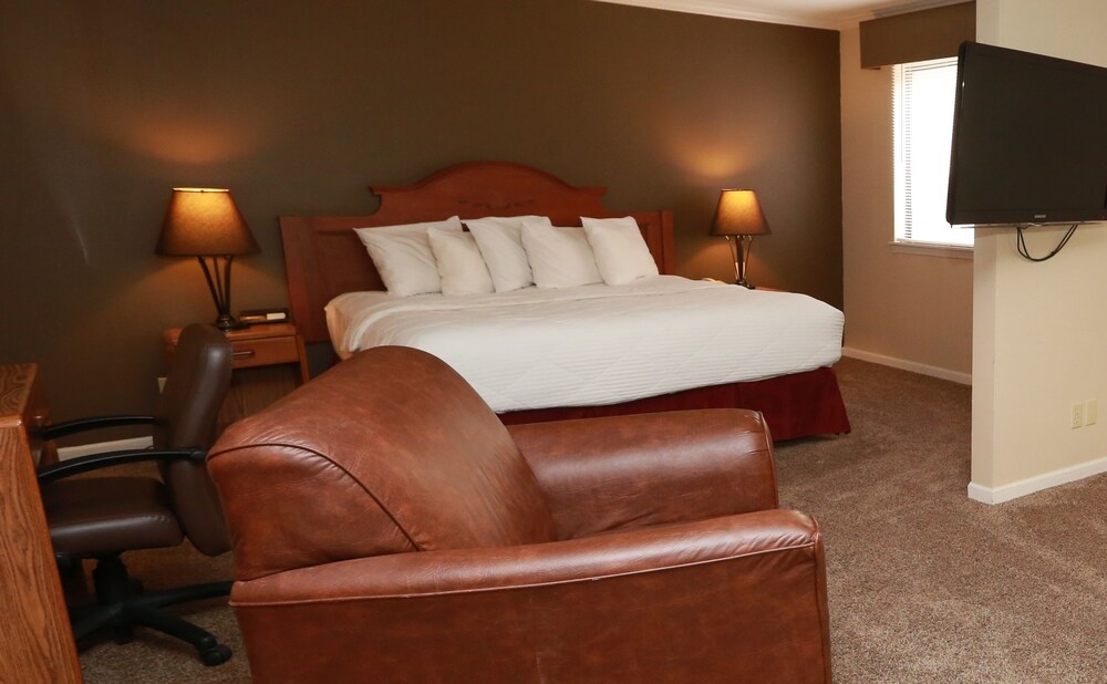 Sterling Hotel and Suites - photo 6