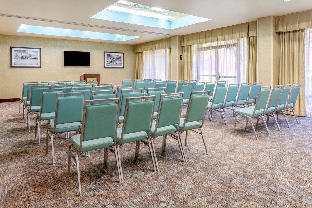 Hampton Inn Manassas - photo 33
