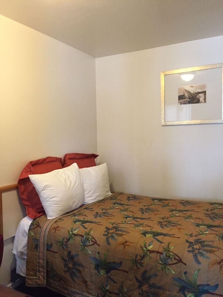 Lax Suites - photo 23
