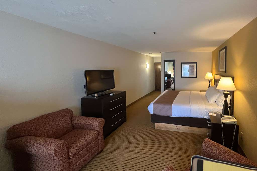 Quality Inn & Suites Farmington - photo 30